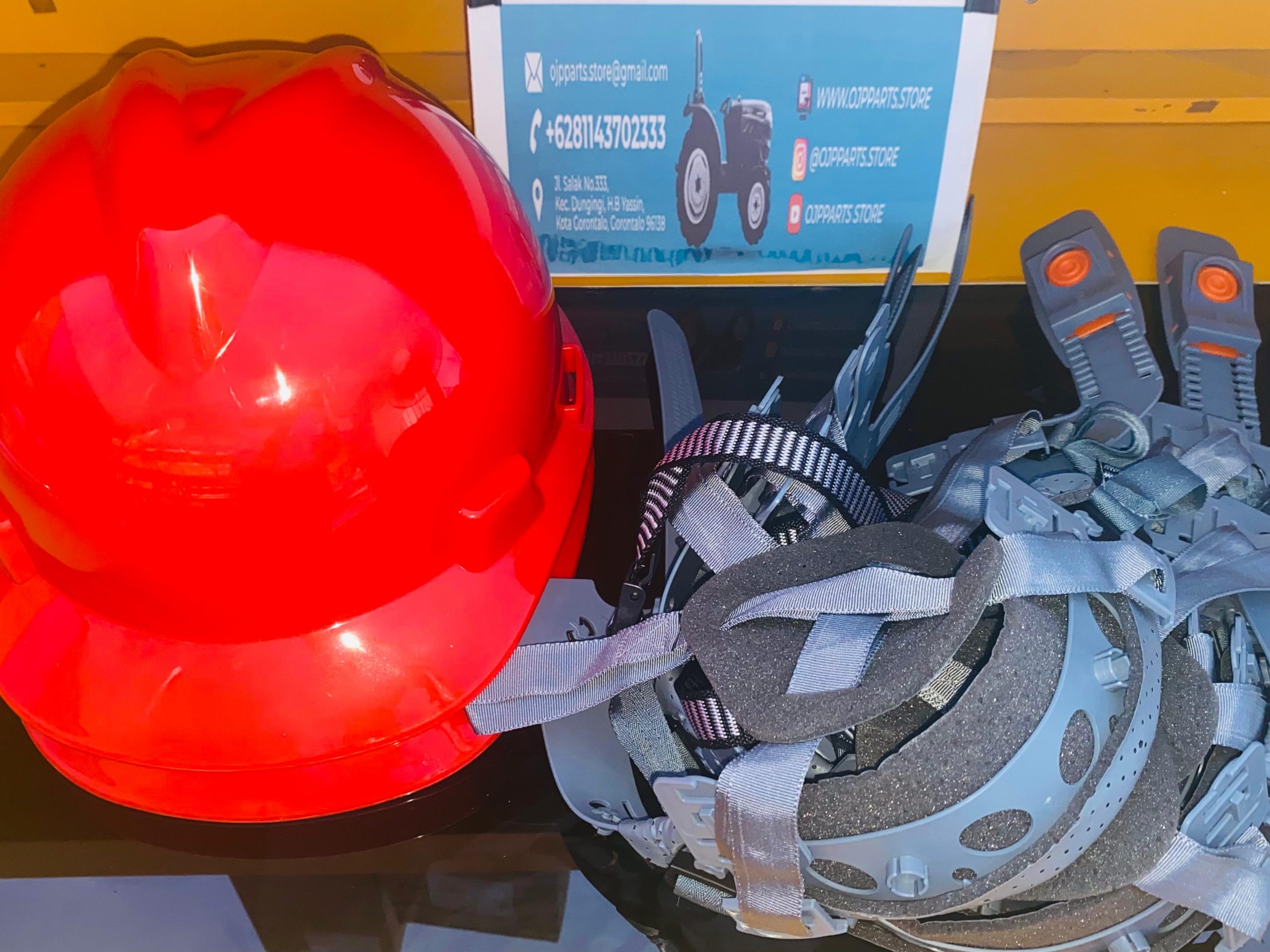 HELM PROYEK MERAH HC25 SUSP PUSHKEY WITH CHINS 4PT