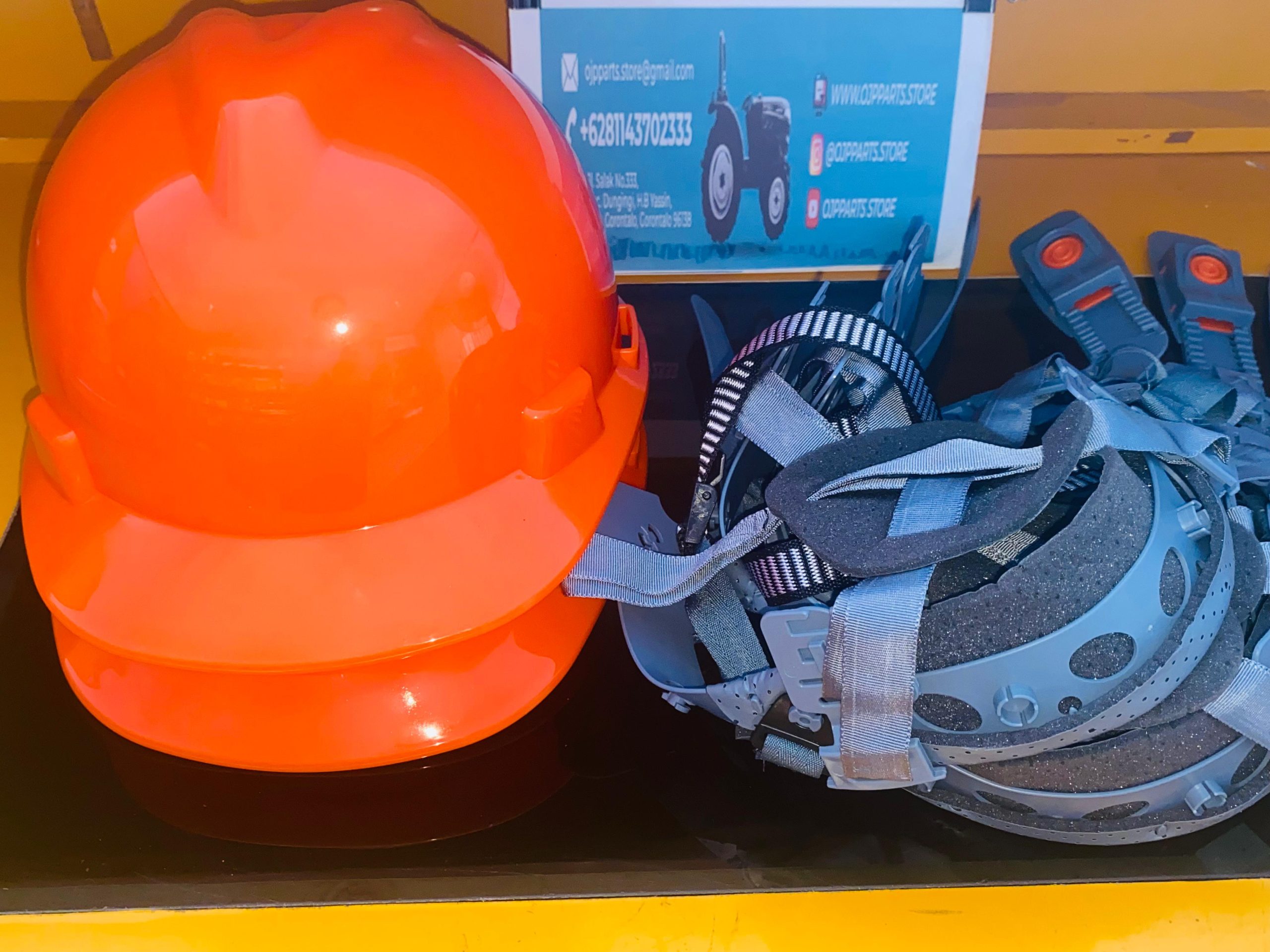 HELM PROYEK ORANGE HC25 SUSP PUSHKEY WITH CHINS 4PT