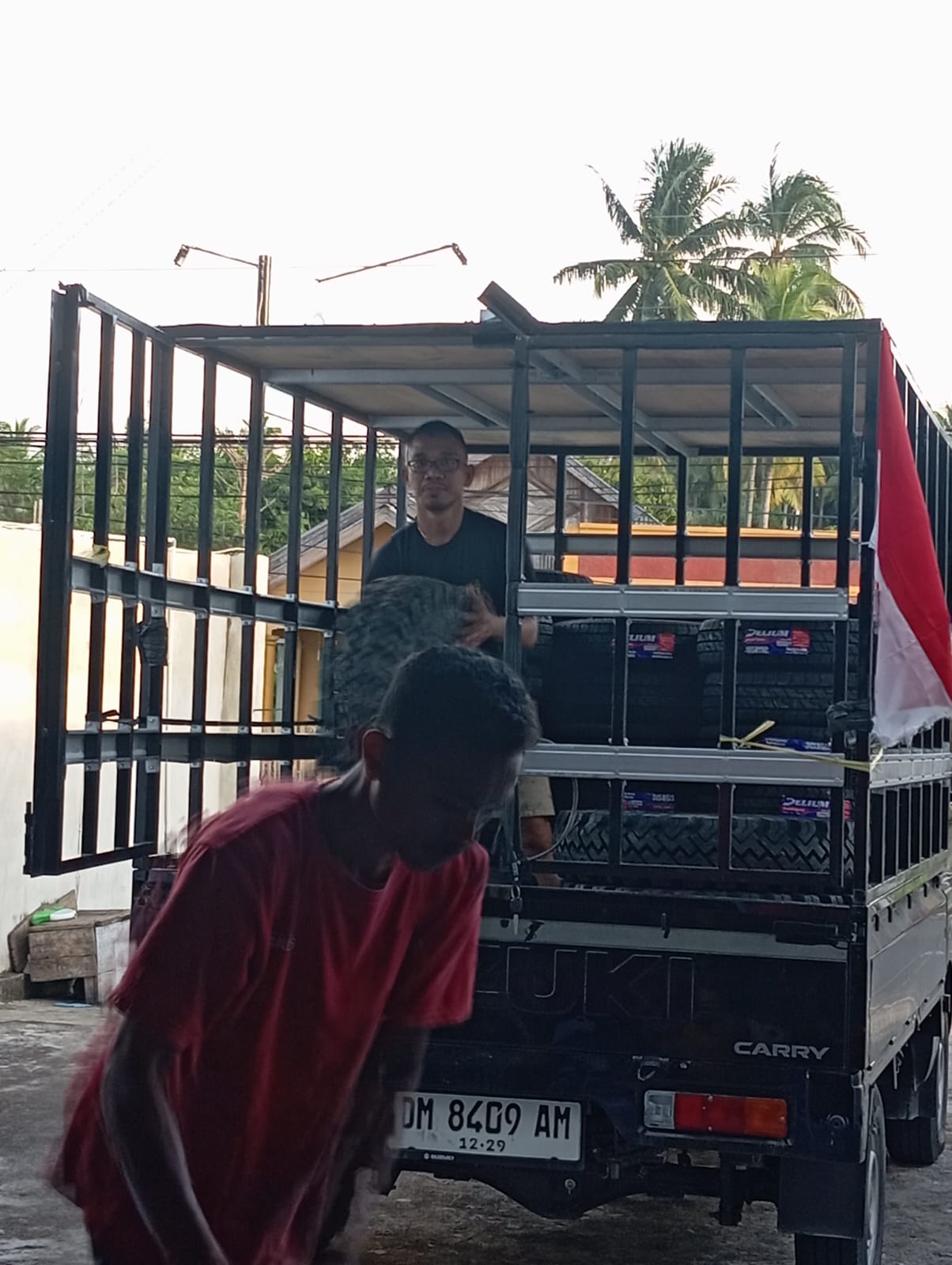 Delivery Order Ban Swallow ke Pelanggan Perusahaan Ekspedisi Delivery Order Ban Swallow ke Pelanggan Perusahaan Ekspedisi