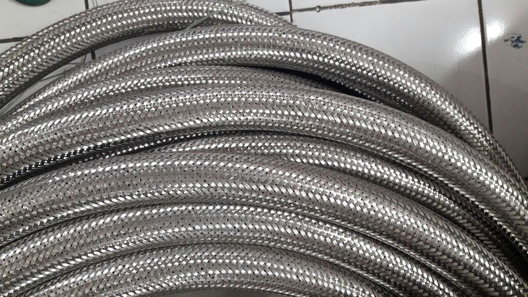 SELANG FLEXIBLE METALIC HOSE 12 INCHI SELANG FLEXIBLE METALIC HOSE 12 INCHI