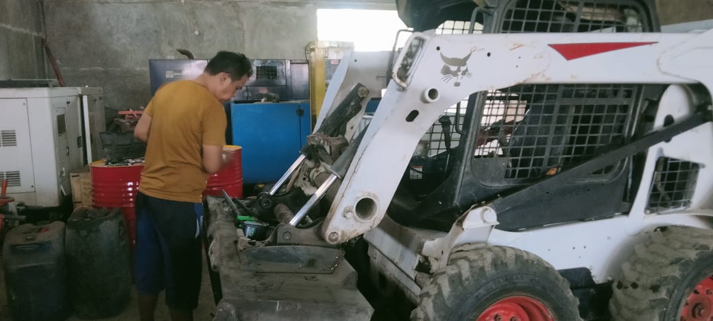 BOB CAT S570 SKID LOADER