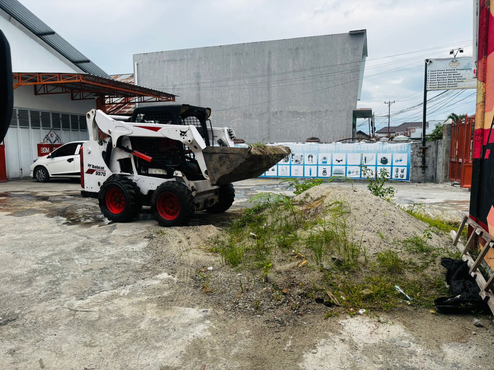 SKID LOADER BOB CAT S570