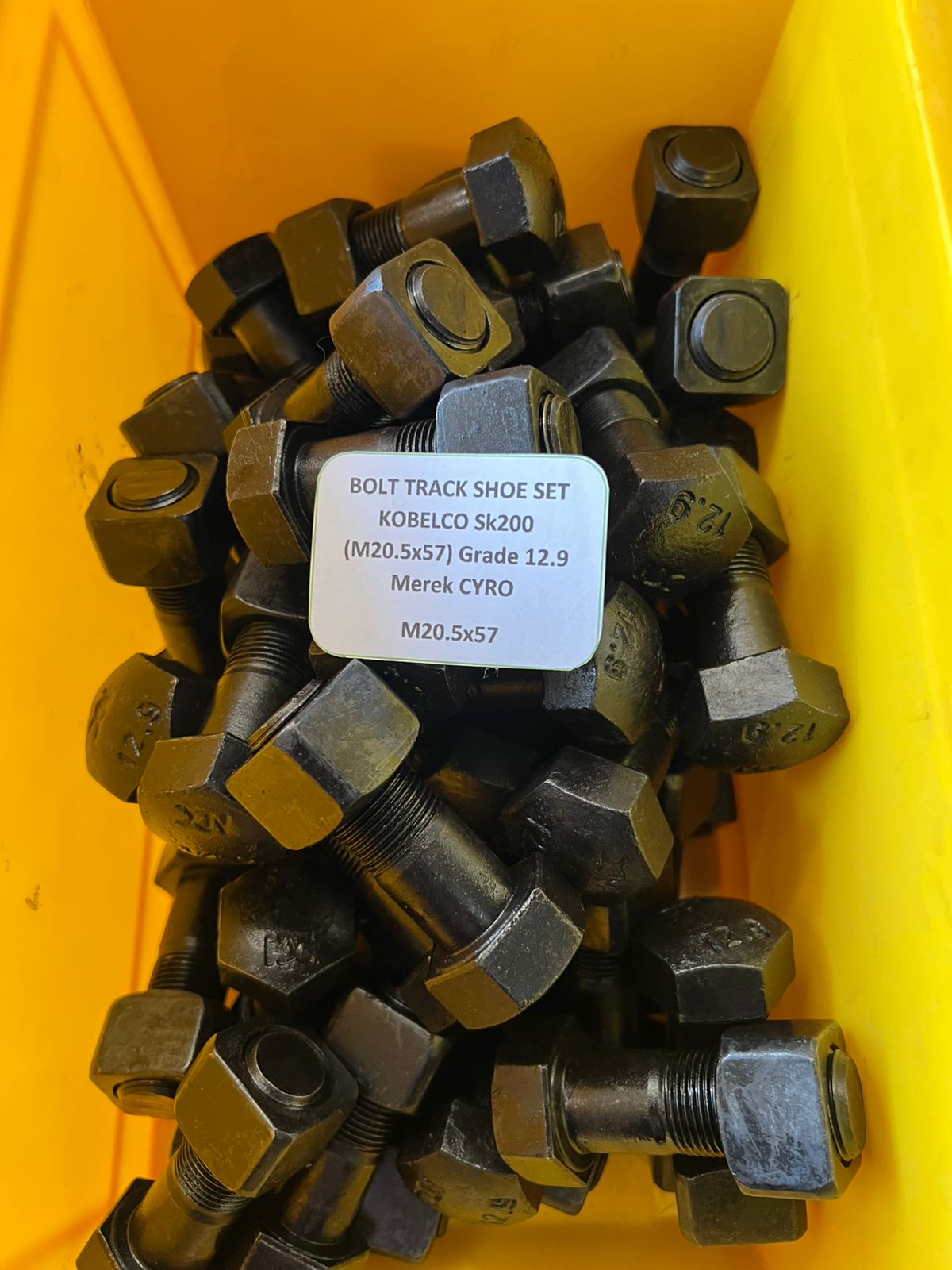 BOLT TRACK SHOE SET KOBELCO Sk200 (M20.5x57) Grade 12.9 Merek CYRO