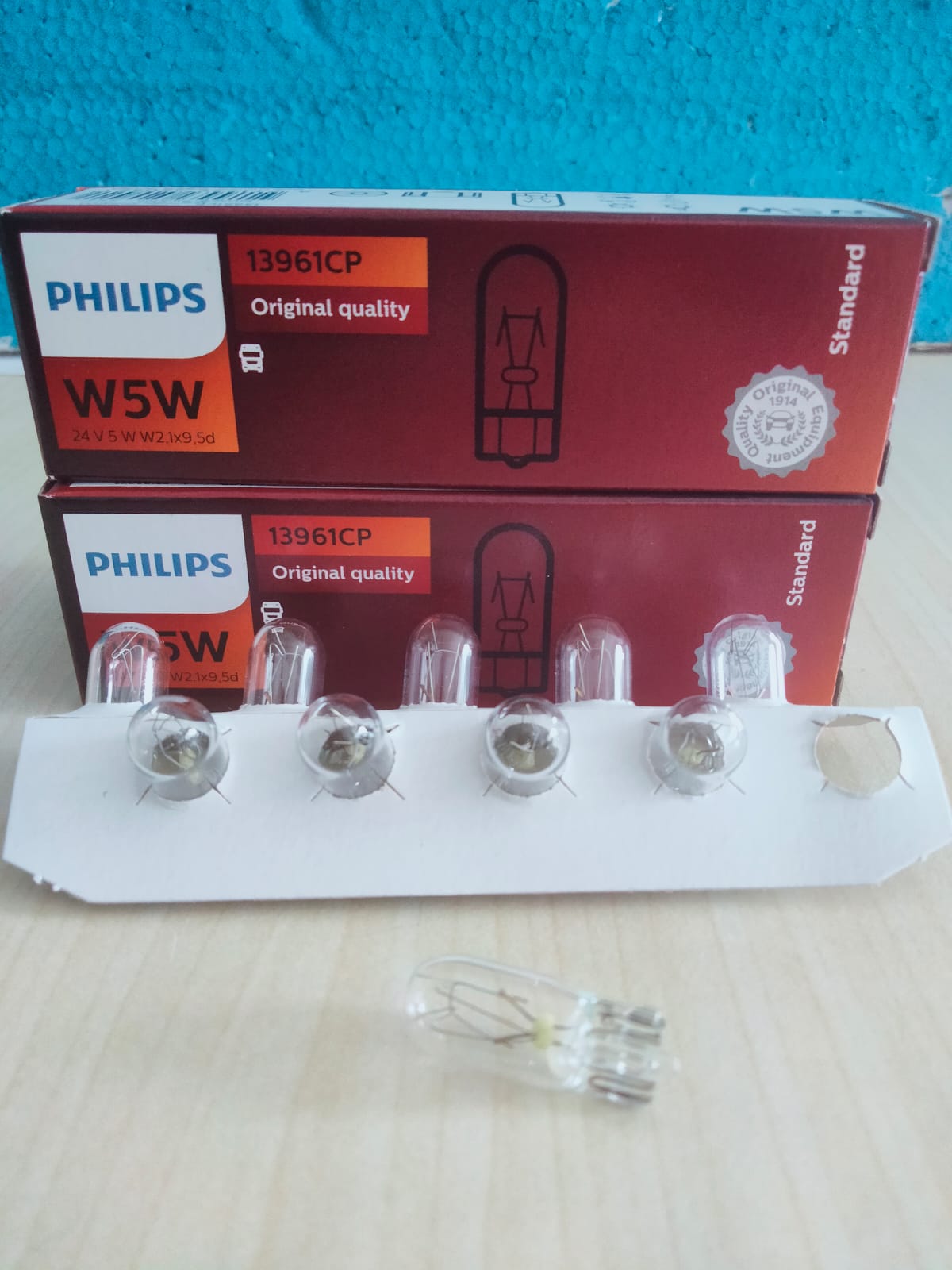Bohlam Colok Tusuk T10 24V W5W Philips 13961CP