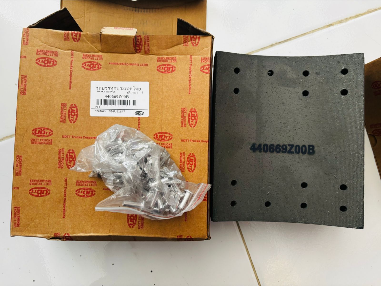 KAMPAS REM BRAKE LINING BELAKANG REAR 14 LUBANG 1 SET 4PCS MEREK UDTT UD TRUCKS QUESTER NISSAN CWE 280 CDE 250 PN 440669Z00B