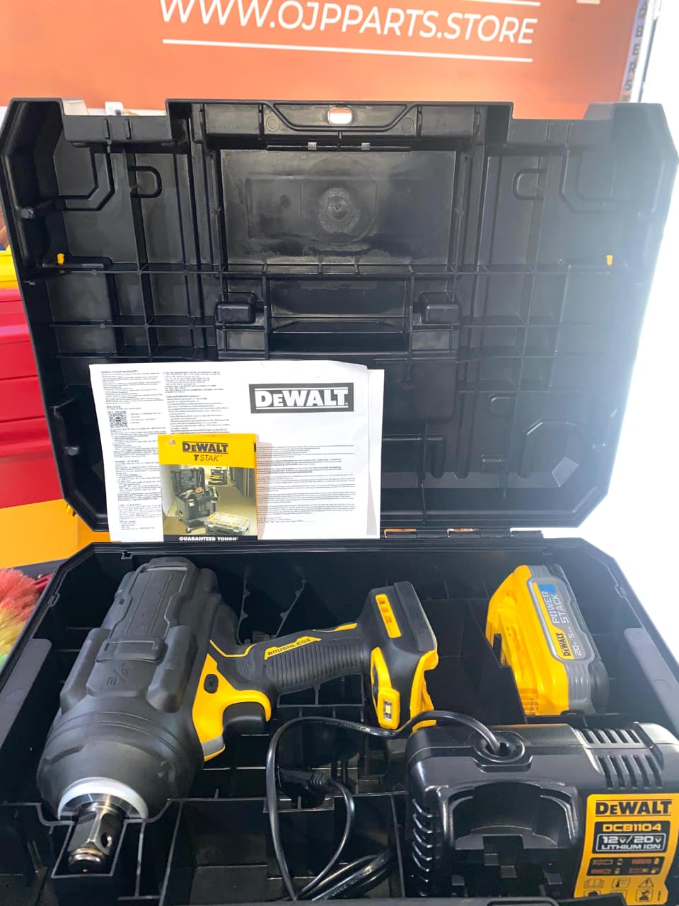 DEWALT IMPACT WRENCH 3-4 INCH DCF964 20 Volt