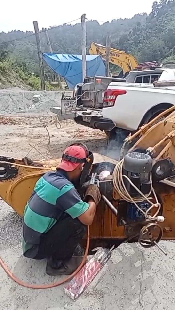 JASA BONGKAR PASANG RUMAH BUSHING STIK ARM EXCAVATOR STD