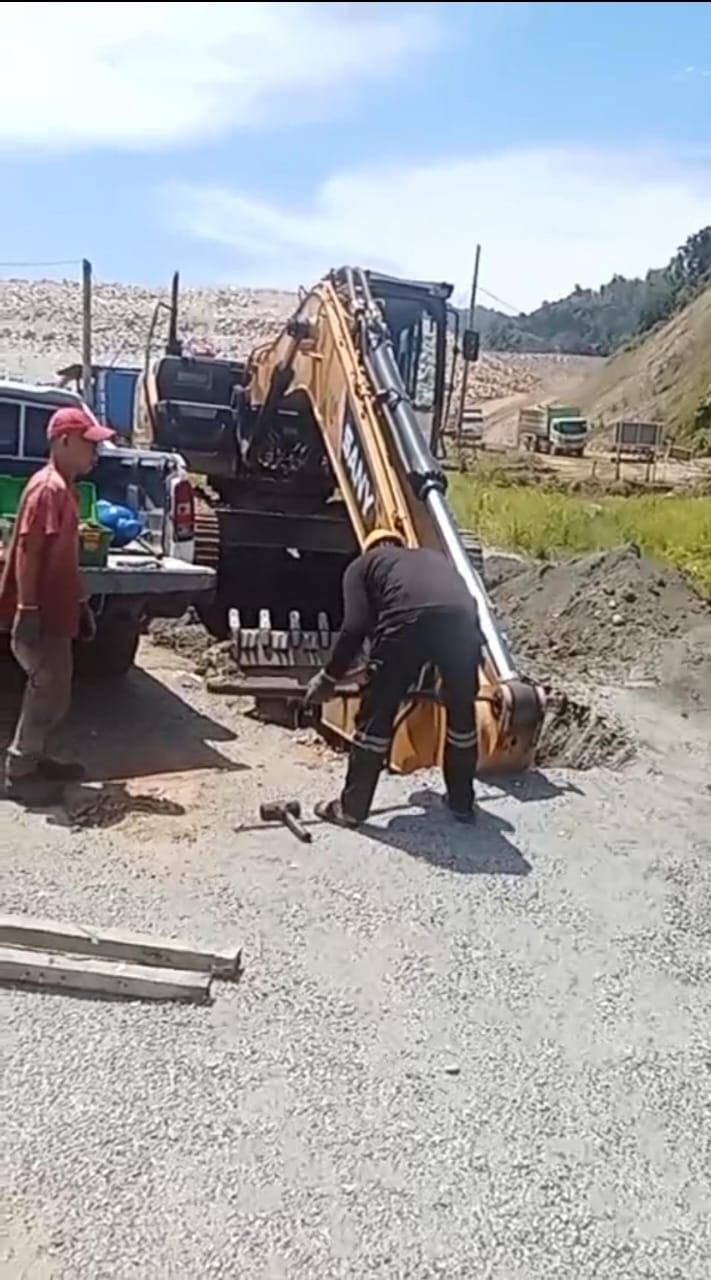 JASA BONGKAR PASANG STIK ARM EXCAVATOR STD