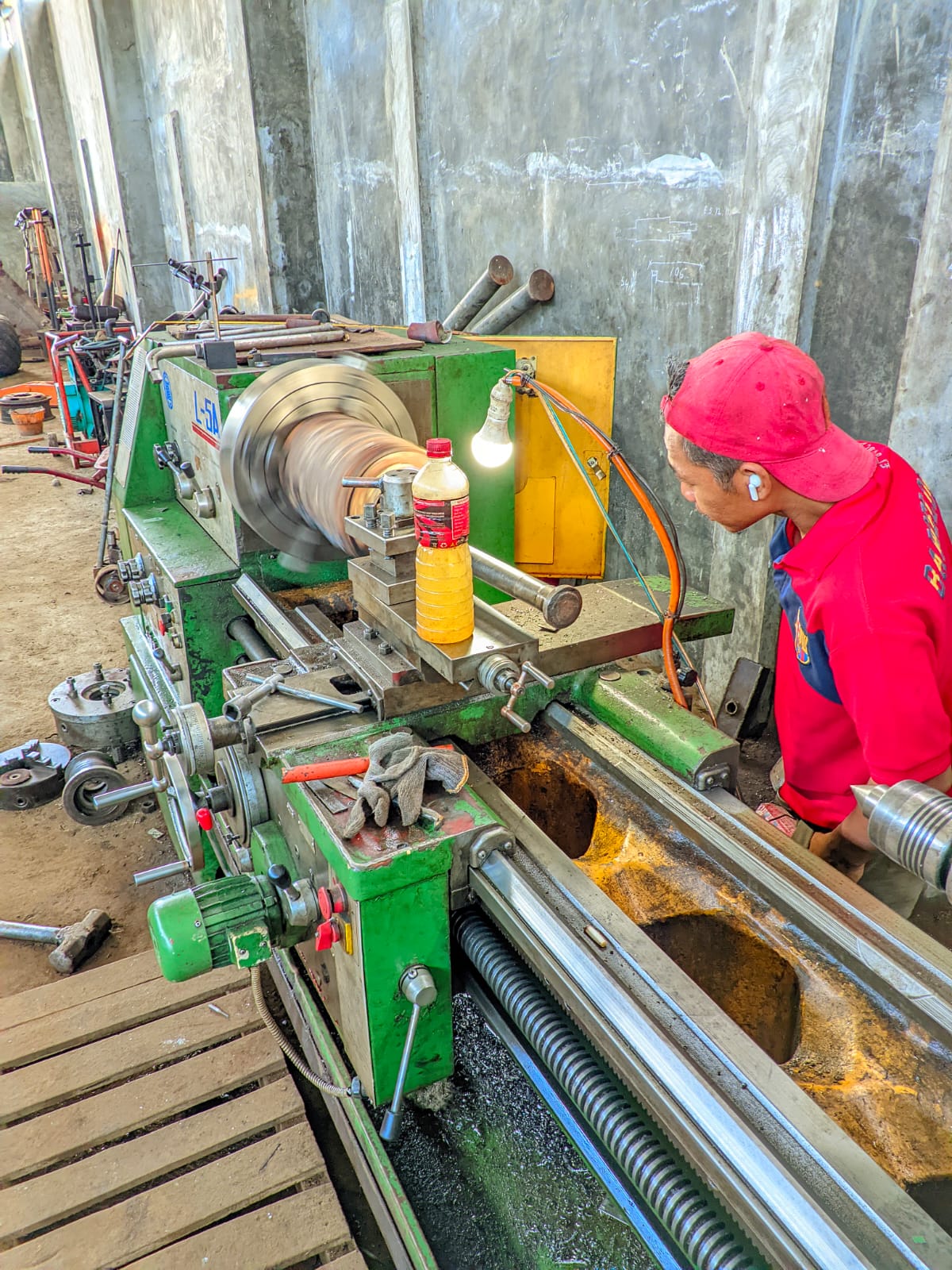 JASA BUBUT HOUSING BUSHING BAGIAN DALAM CAT 330