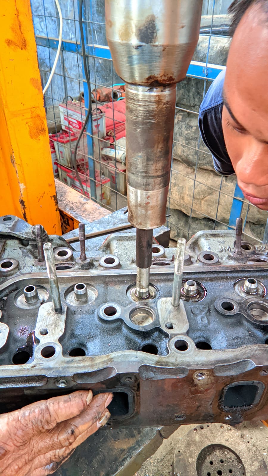 Overshock Cover engine dan pemasangan guide valve MESIN Armada Perusahaan Jagung