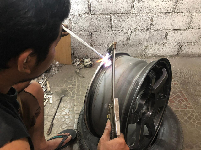 JASA PERBAIKAN MANGKOK TOPI VELG KENDARAAN KOTA GORONTALO