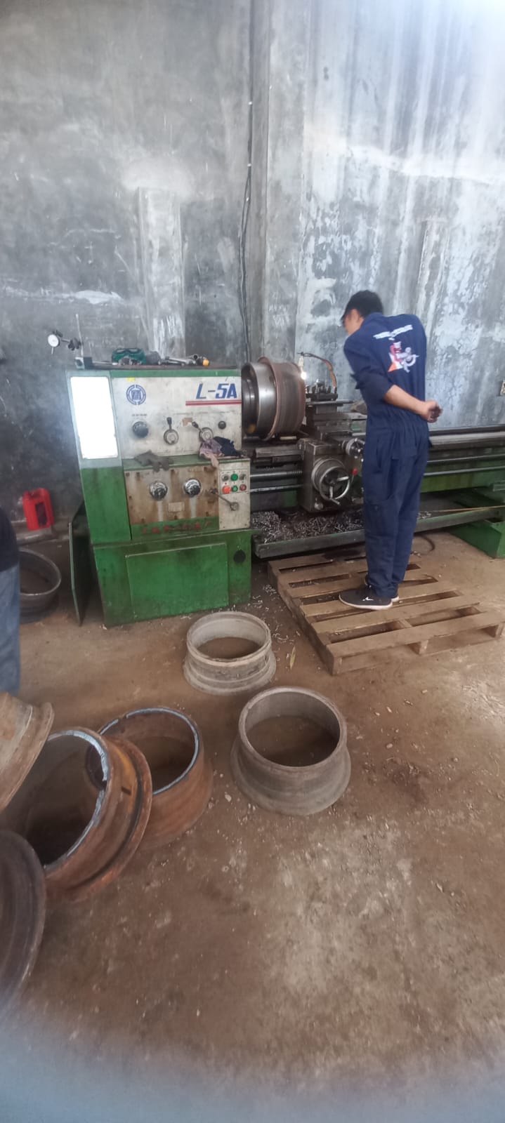 ORDERAN PELANGGAN PERUSAHAAN TAMBANG GALIAN C GANTI TOPI PELEK