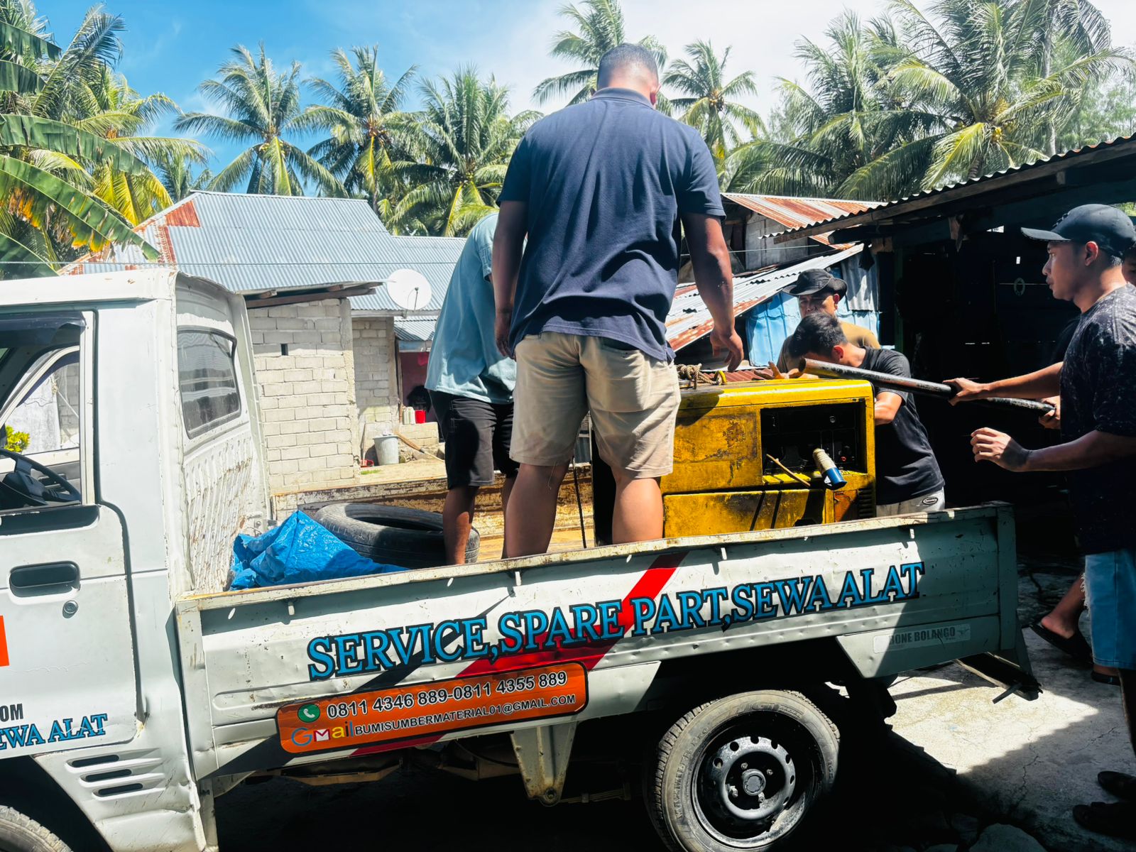 PENGANTARAN GENSET 5 KVA ON SITE SETELAH SELESAI DIPERBAIKI SEBAGAI PELAYANAN FREE DELIVERY KEPADA PELANGGAN PERUSAHAAN JAGUNG