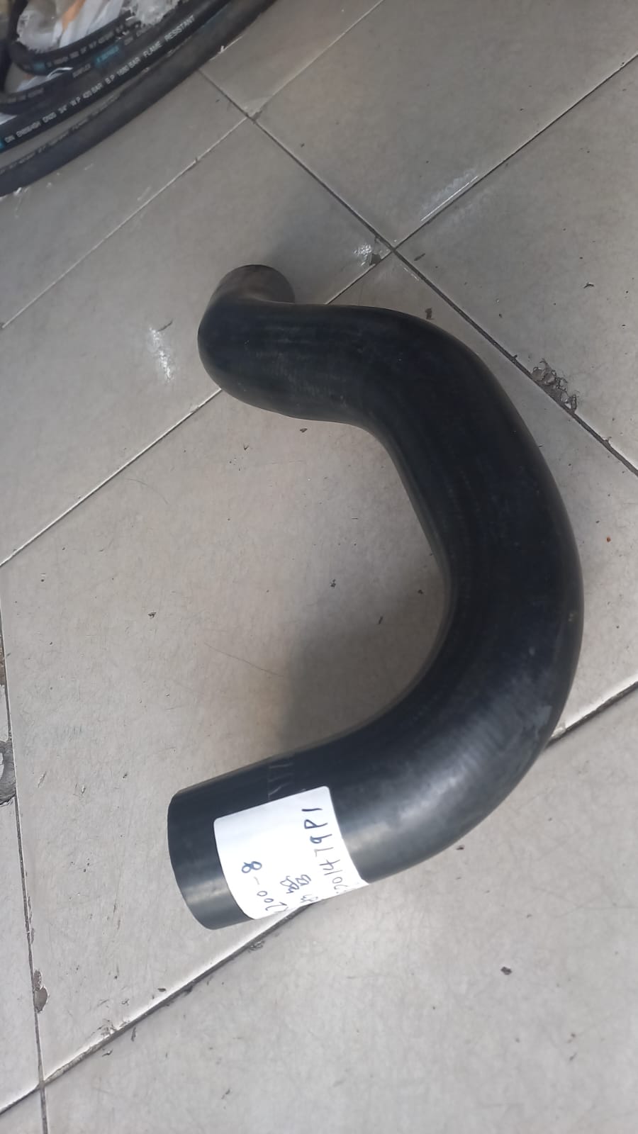 SELANG HOSE RADIATOR ATAS KOBELCO SK 200-8 OEM PN YN05P01479P1