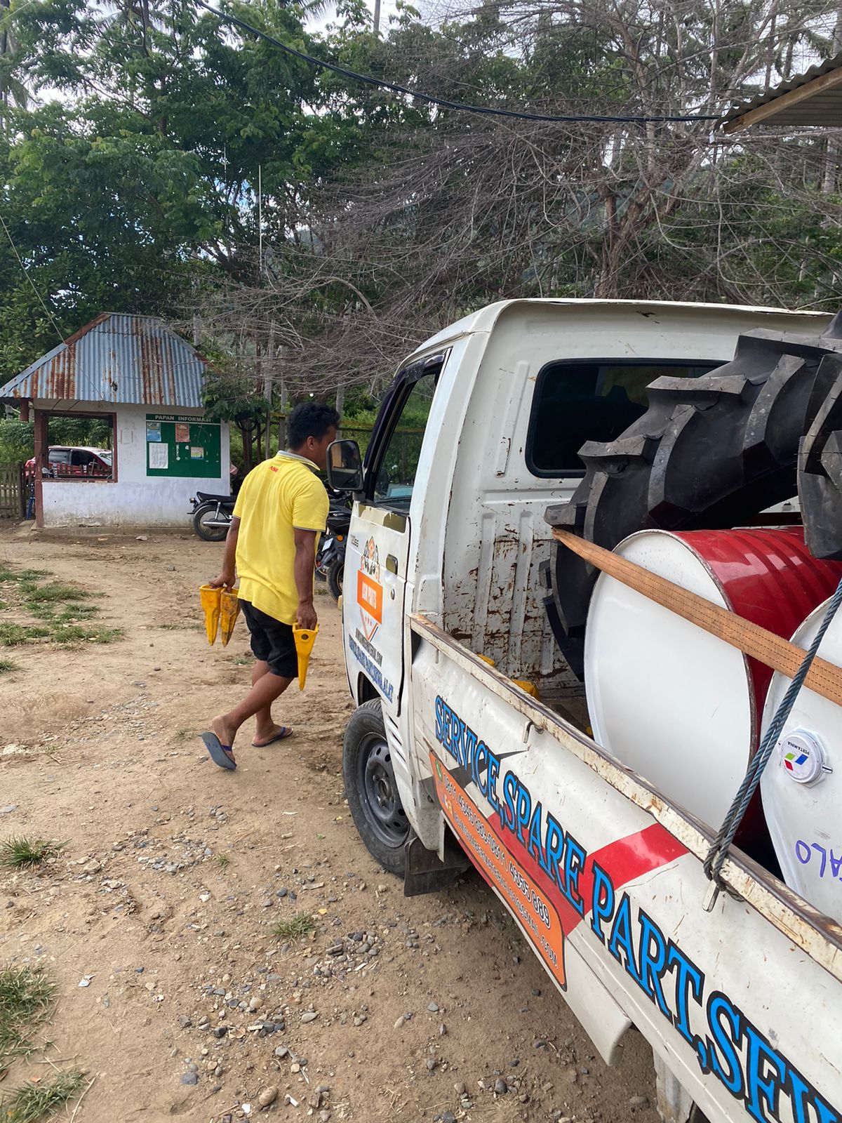 Belanja VIA WA PENGANTARAN OLI ENGINE PERTAMINA UNTUK ARMADA PERUSAHAAN JAGUNG 2