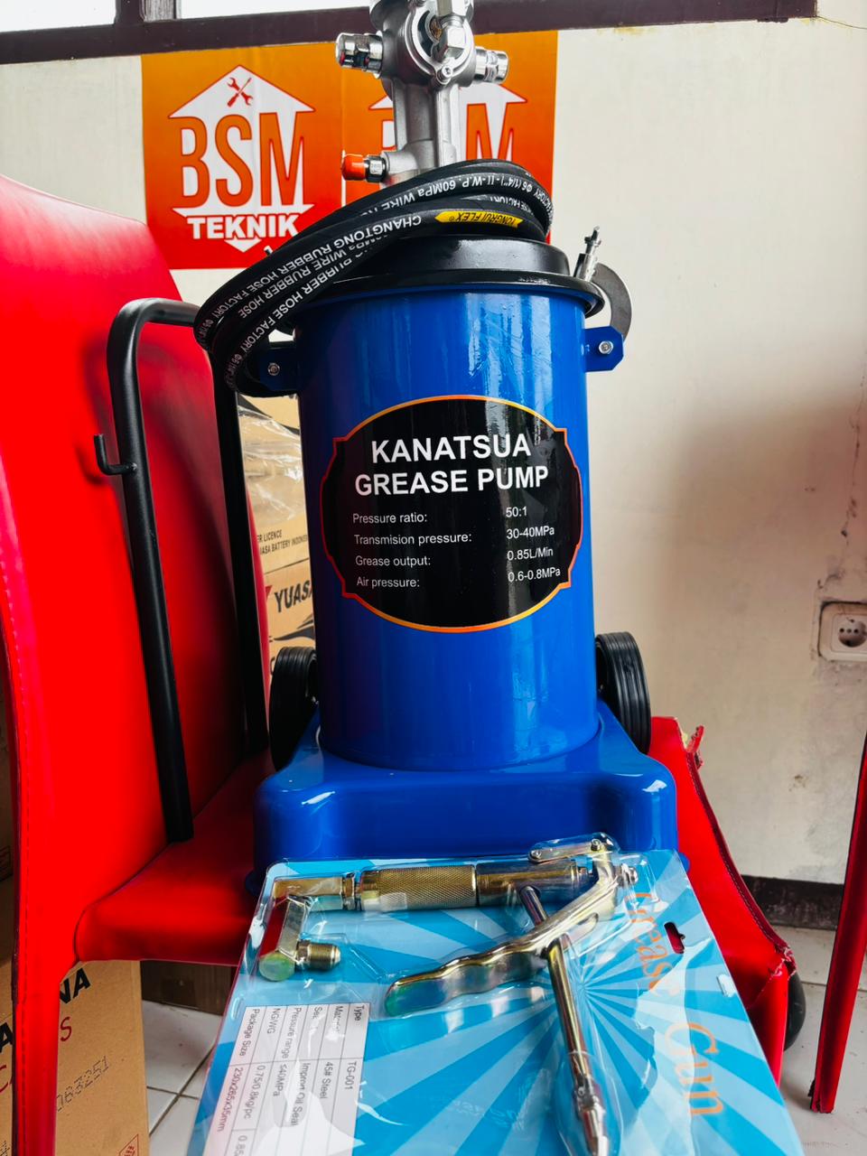 PNEUMATIC GREASE PUMP A8-12 LITER MERK KANATSUA