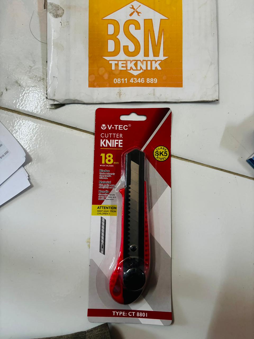 PISAU CUTTER MERK V-TEC 18MM L-500