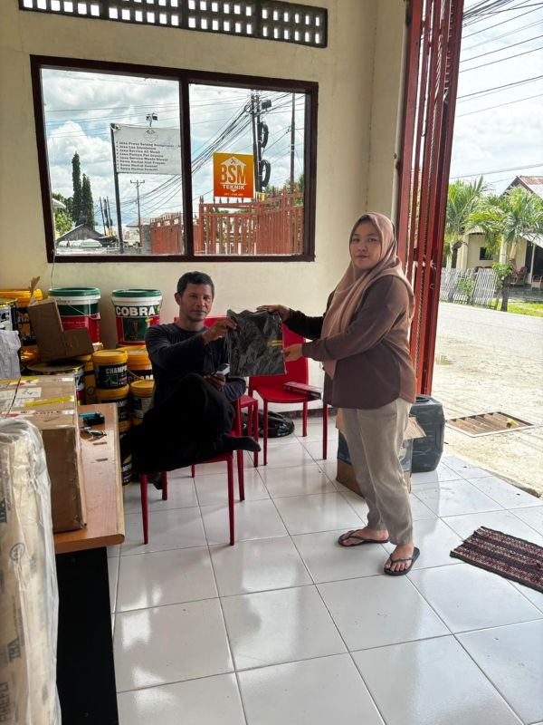 Pemberian Souvenir Kepada pelanggan Setia BSM Teknik