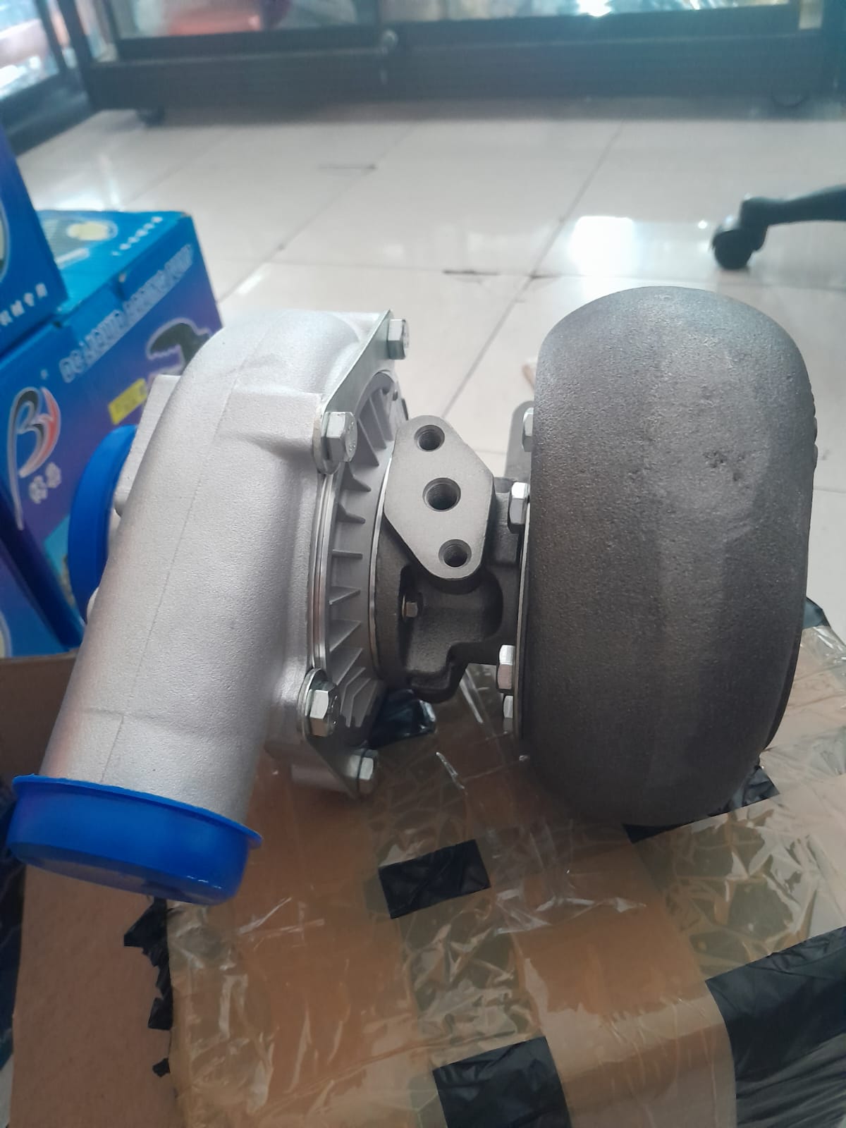 TURBO CHARGER GARRET TO4B53 KOMATSU PC200-3 ENGINE 6D105 6137-82-8200