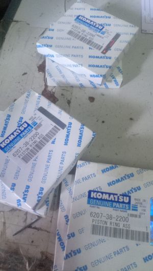 Ring Piston oversize 0.50 MM Set ORIGINAL KOMATSU ENGINE S6D95L GD510R-1 PC200-5 PC-150-5 PN 6207-38-2200