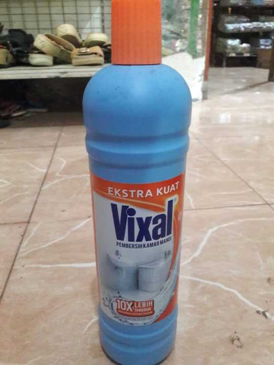 Vixal Bottle Pembersih Porselen Kamar Mandi 750ml