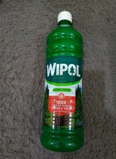 Wipol Karbol Cemara Botol Pembersih Kamar Mandi 750 ml