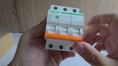 MCB Schneider 3 Phase 10 A 3 P DOMF01310