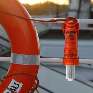 PELAMPUNG LIFEBUOY HY5555-1 Solas (2,5 KG)c WITH lifebouy light GL-10 (96) HYPRO