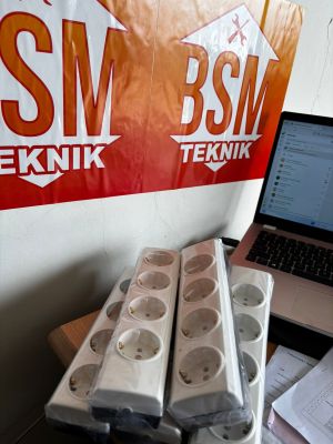 TERMINAL STOP KONTAK+ 4 LUBANG MERK BROCO