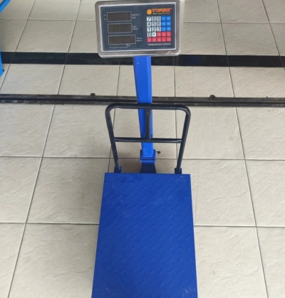 TIMBANGAN DUDUK DIGITAL TORA 300KG TANPA RODA BIRU