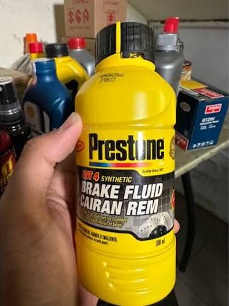 Minyak Rem Warna bening Prestone Brake Fluid DOT 4 300 ML