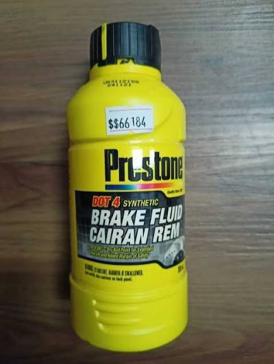 Minyak Rem Warna merah Prestone Brake Fluid DOT 4 300 ML