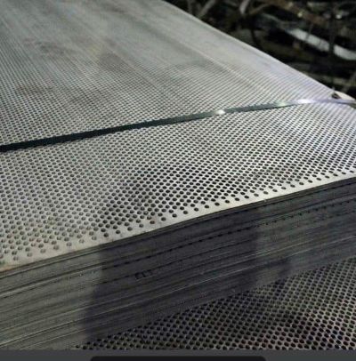 PLAT LUBANG BESI PERFORATED TEBAL 0.8 MMx120 CMx 240 CM LUBANG 6 MM