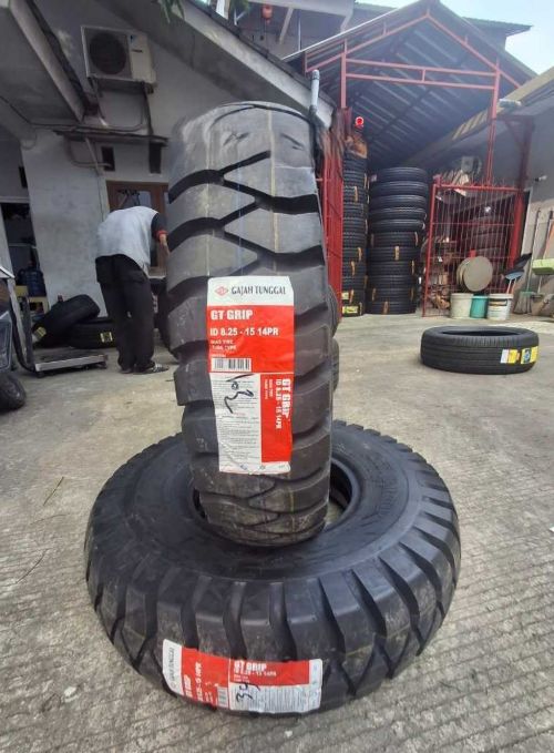 ban luar forklift ukuran 8.25-R15 14PR GT grip gajah tunggal